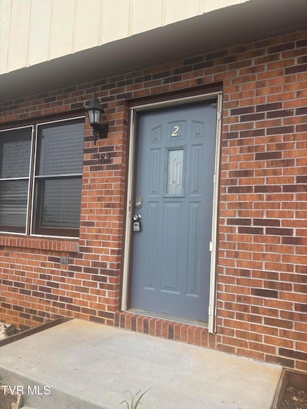 182 Oakcrest Cir, Bristol, VA 24201