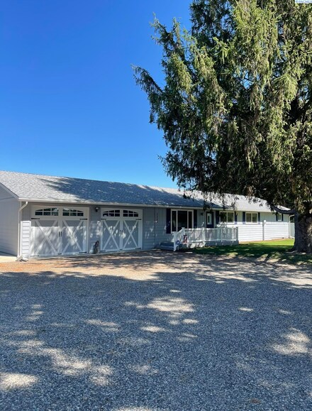 7301 N Wamba Rd, Prosser, WA 99350