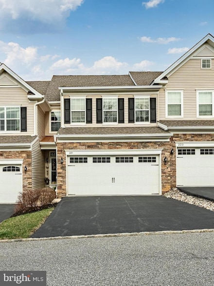221 Clermont Dr, Newtown Square, PA 19073