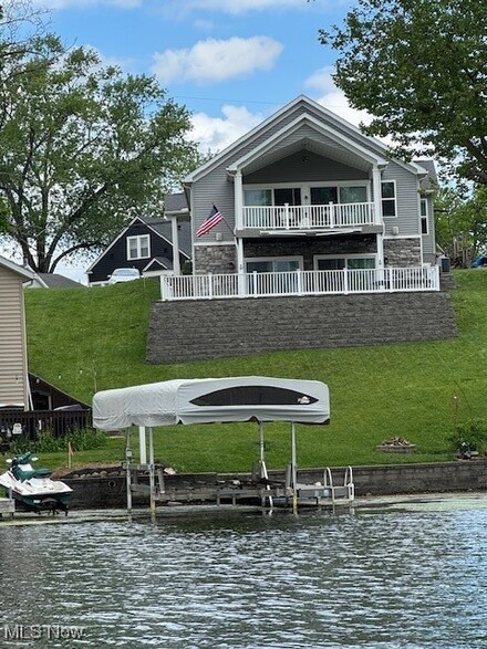 3588 Portage Point Blvd, Coventry Township, OH 44319