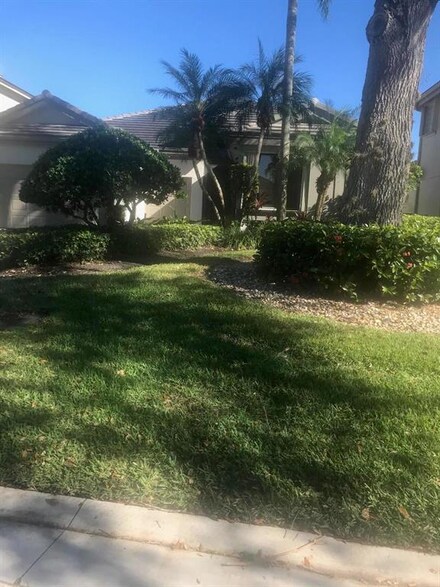 13788 Le Havre Dr, Palm Beach Gardens, FL 33410