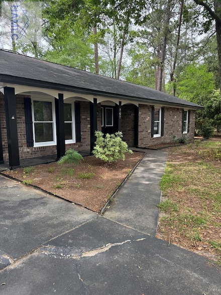 707 Marlborough Ct, Hinesville, GA 31313