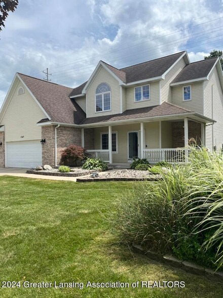 1569 Downing St, Haslett, MI 48840