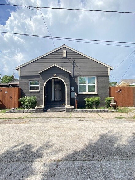 4107 Basil St, Houston, TX 77003