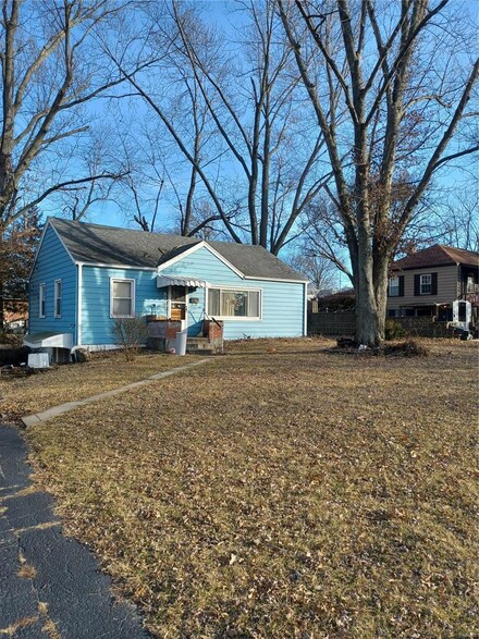3440 Eastridge Ln, Saint Ann, MO 63074