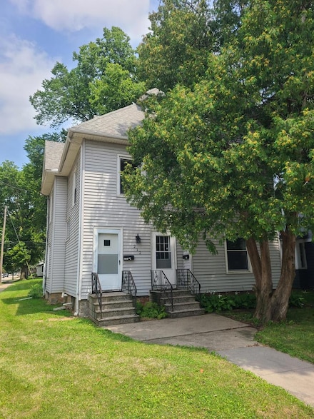 212 11th Ave, Sterling, IL 61081