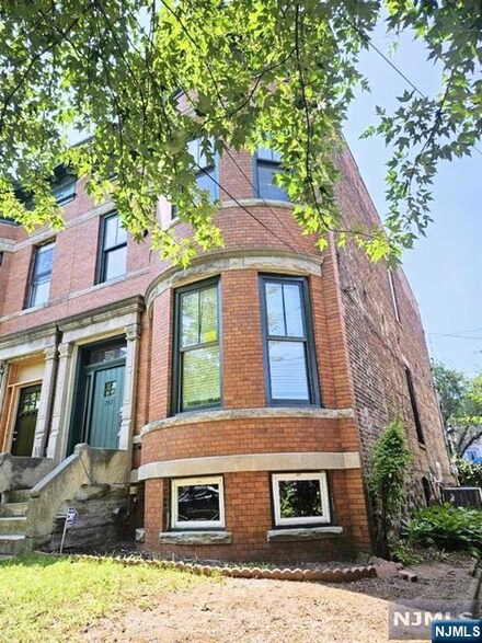 257 Woodlawn Ave, Jersey City, NJ 07305