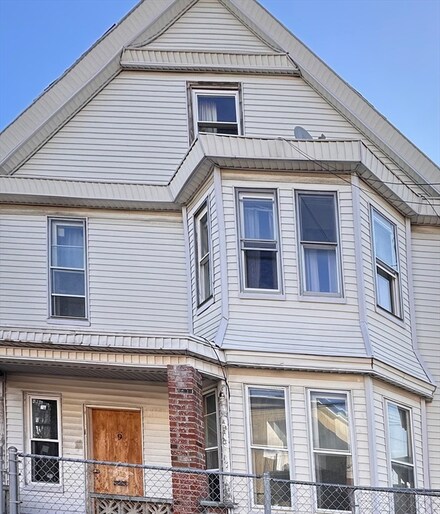 9 Trenton St, Lawrence, MA 01841