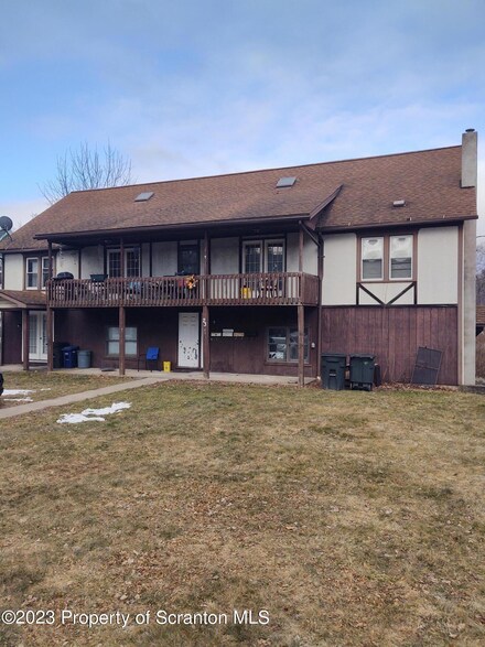21 Spring St, Carbondale, PA 18407
