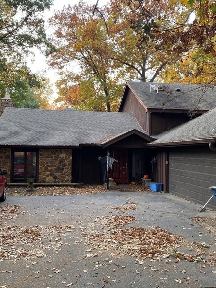 3304 Suncrest Dr, Danville, IL 61832