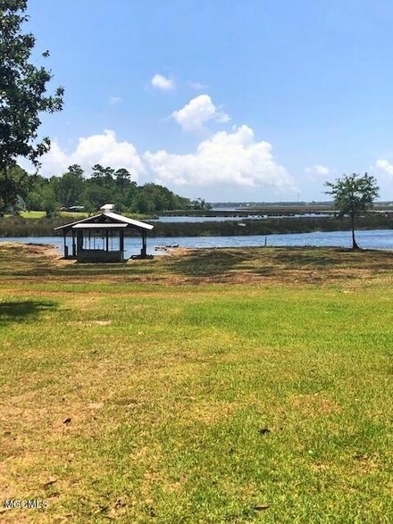 4701 Forrest St, Moss Point, MS 39563
