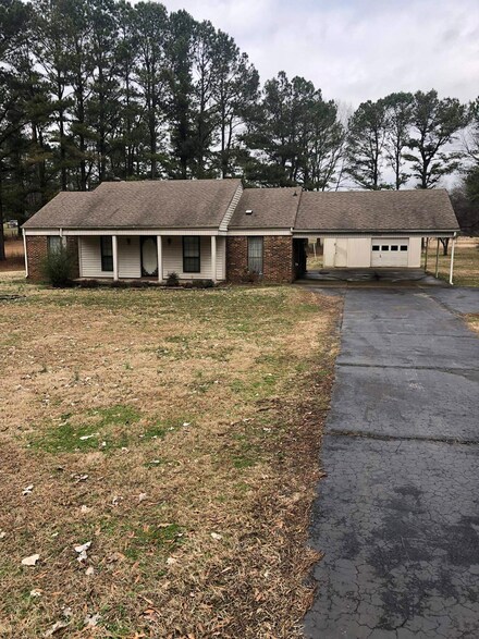 3200 Leo Holland Dr, Millington, TN 38053