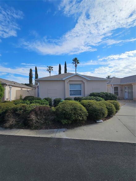 2016 Rios Ct, Lady Lake, FL 32159
