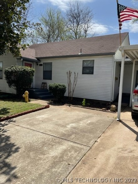 2724 E Newton Place, Tulsa, OK 74110