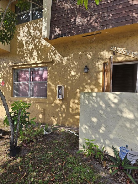 5824 Blueberry Ct Unit 58-11, Lauderhill, FL 33313