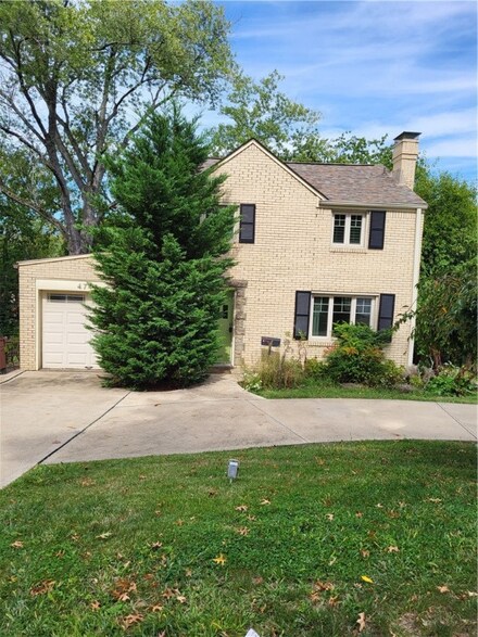 4748 Rolling Hills Rd, Pittsburgh, PA 15236