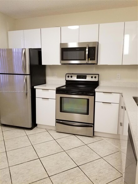 1721 Whitehall Dr Unit 402, Davie, FL 33324