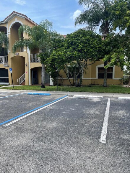5620 NW 61st St Unit 1207, Coconut Creek, FL 33073