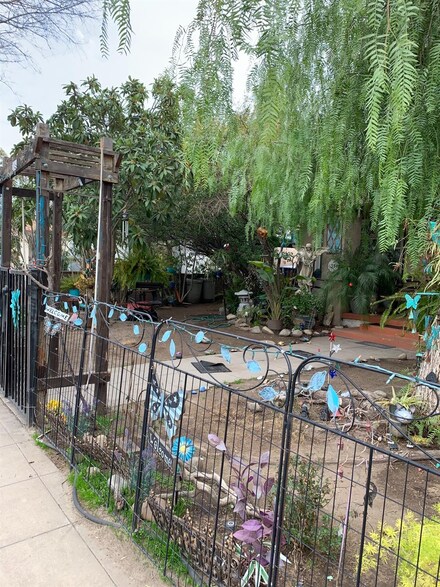 1354 N Adoline Ave, Fresno, CA 93728