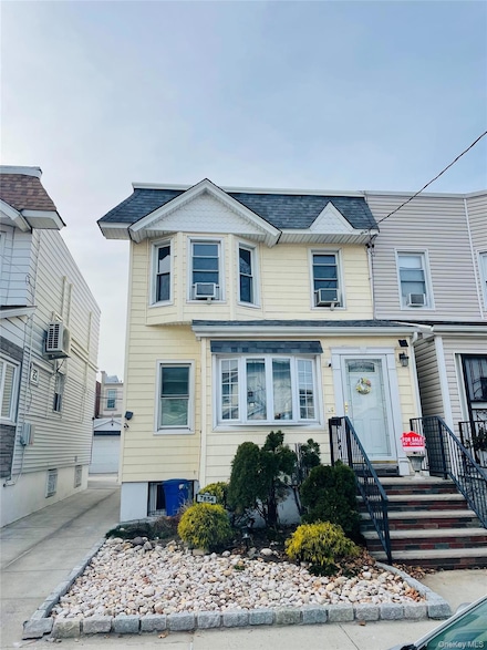 7854 76th St, Glendale, NY 11385