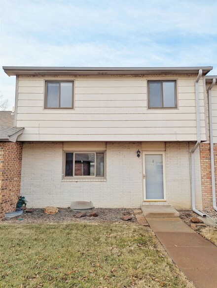 1921 Glendale Rd, Salina, KS 67401