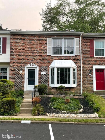 6467 Rockshire Ct, Alexandria, VA 22315