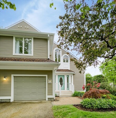 40 Pointe Rok Dr, Worcester, MA 01604