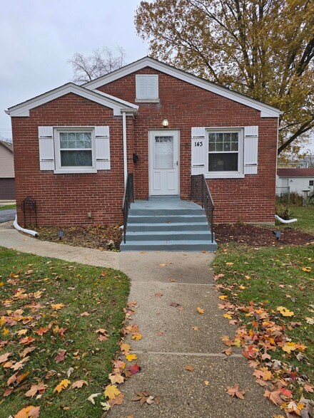 143 S Washington St, Hobart, IN 46342