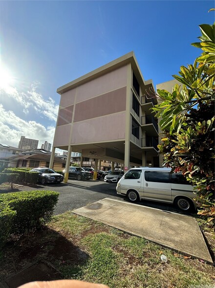 2255 Date St Unit 402, Honolulu, HI 96826