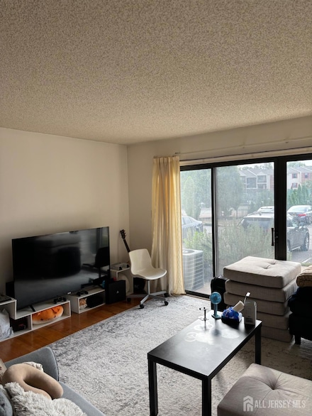 354 Lancaster Ct, Piscataway, NJ 08854