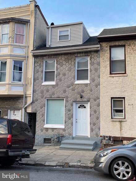 915 Buttonwood St, Reading, PA 19604