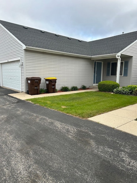 542 Timber Dr, Harvard, IL 60033