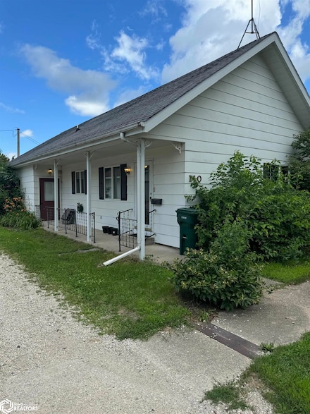 110 W Chestnut, Hubbard, IA 50122