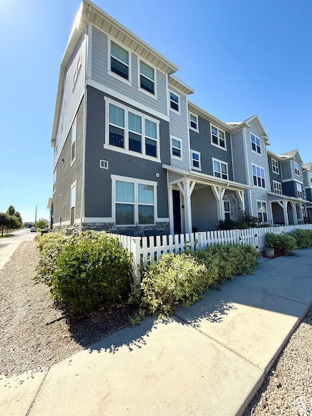 1022 W Painted Horse Ln, Bluffdale, UT 84065