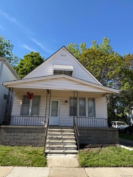 15251 Maplewood Ave, Eastpointe, MI 48021