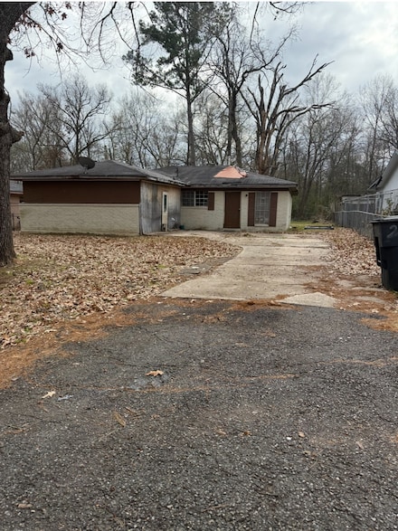 2749 Willis St, Shreveport, LA 71107