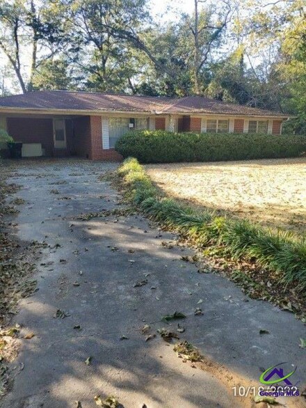 54 Robin Hood Rd, Reynolds, GA 31076