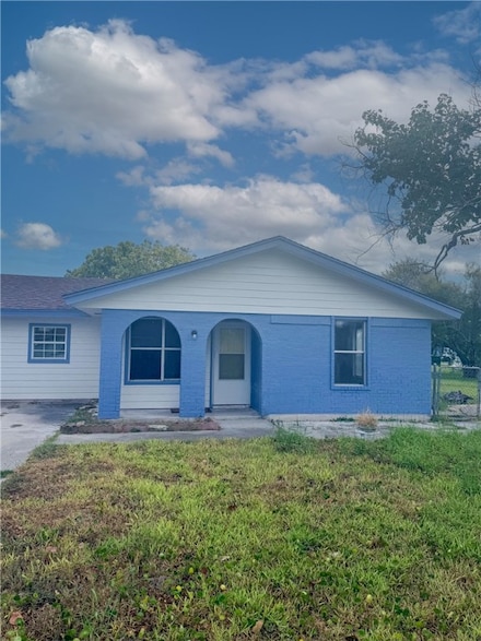 151 N 13th St, Aransas Pass, TX 78336