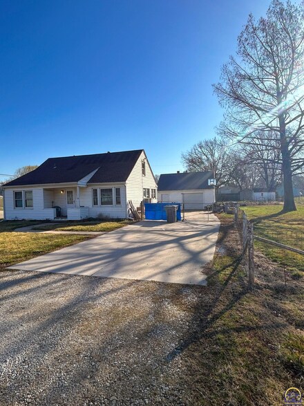 428 Dorset Dr, Emporia, KS 66801