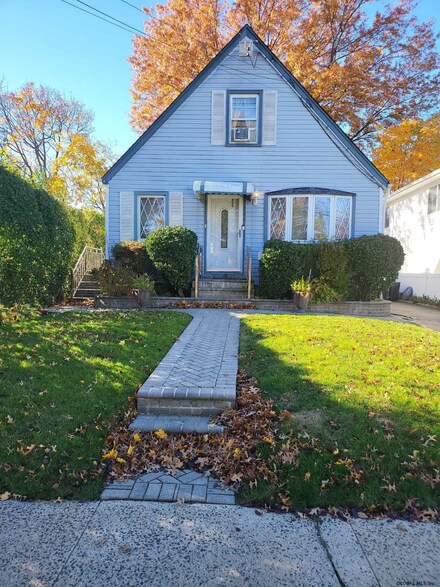 259 Lawrence St, Uniondale, NY 11553
