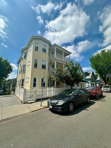 25 Cedar St Unit 1, Cambridge, MA 02140