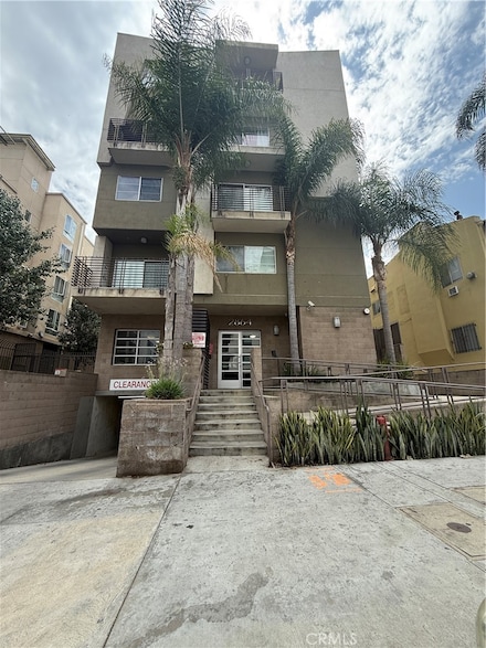 2864 Sunset Place Unit 205, Los Angeles, CA 90005
