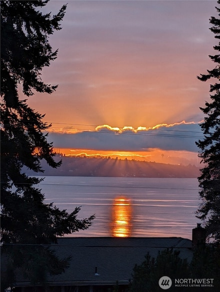 12079 Sunrise Dr NE, Bainbridge Island, WA 98110