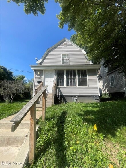 265 Russell Ave, Akron, OH 44311