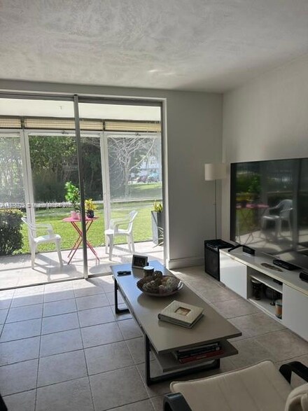 2930 W Point Dr E Unit E112, Aventura, FL 33160