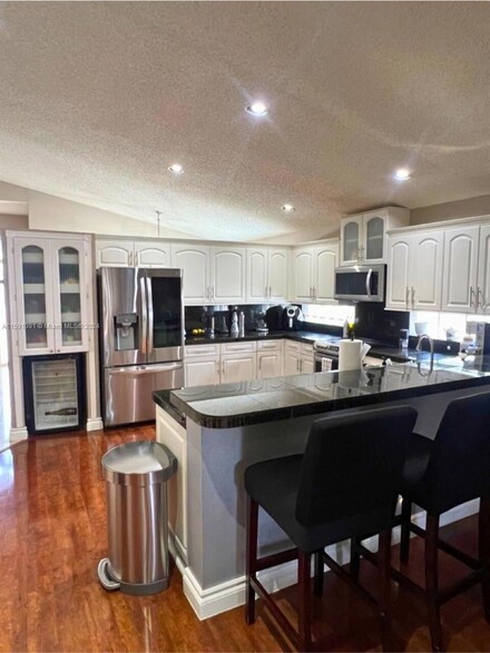 565 SW 181st Way, Pembroke Pines, FL 33029