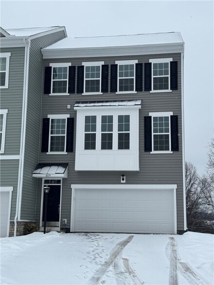 600 Dana Dr, Crafton, PA 15205