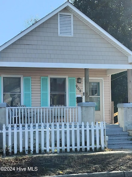 909 S 10th St, Wilmington, NC 28401
