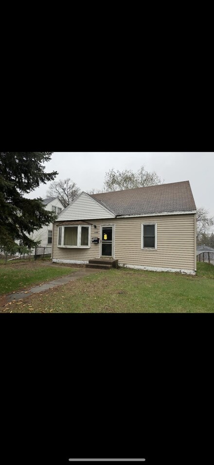 4408 2nd St NE, Columbia Heights, MN 55421