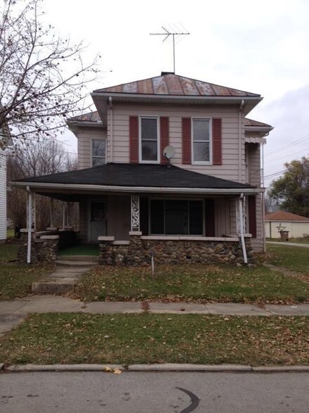 235 E Carl St, Winchester, IN 47394